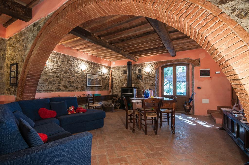 カスタニェート・カルドゥッチ Agriturismo Colle Donatucciゲストハウス エクステリア 写真